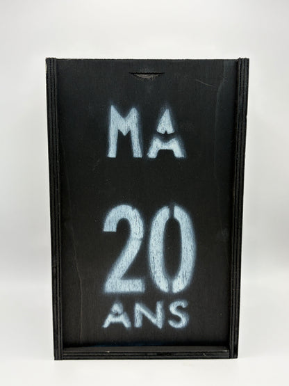 Bonbonne Vin Doux Naurel 20 ans d'âge Rouge + Caisse bois - Domaine Mas Amiel - 2L